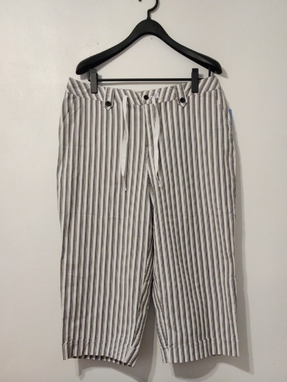 Relativity Women's Striped Bermudas - White & Black